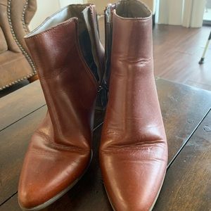 Rockport size 8 1/2 medium short boots.
